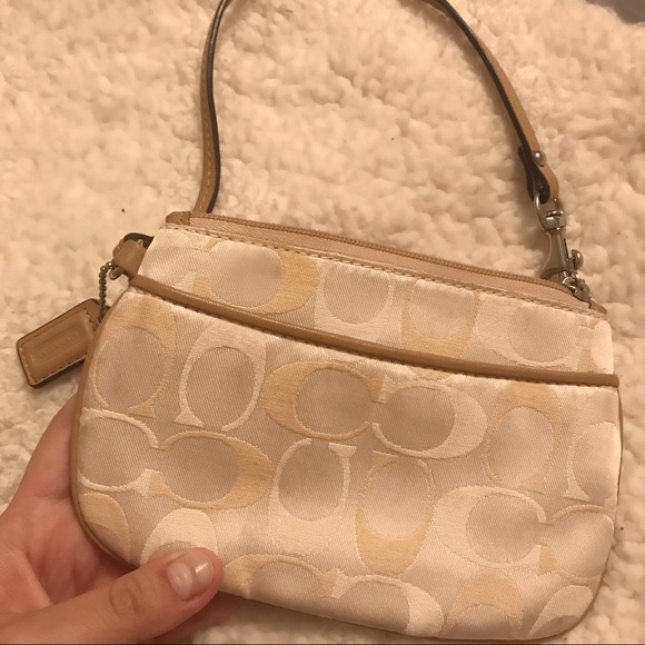 Nordstrom Handbags - ✨SALE✨ C- O -A -C-H BARELYUSED WRISTLET-MINIBAG
